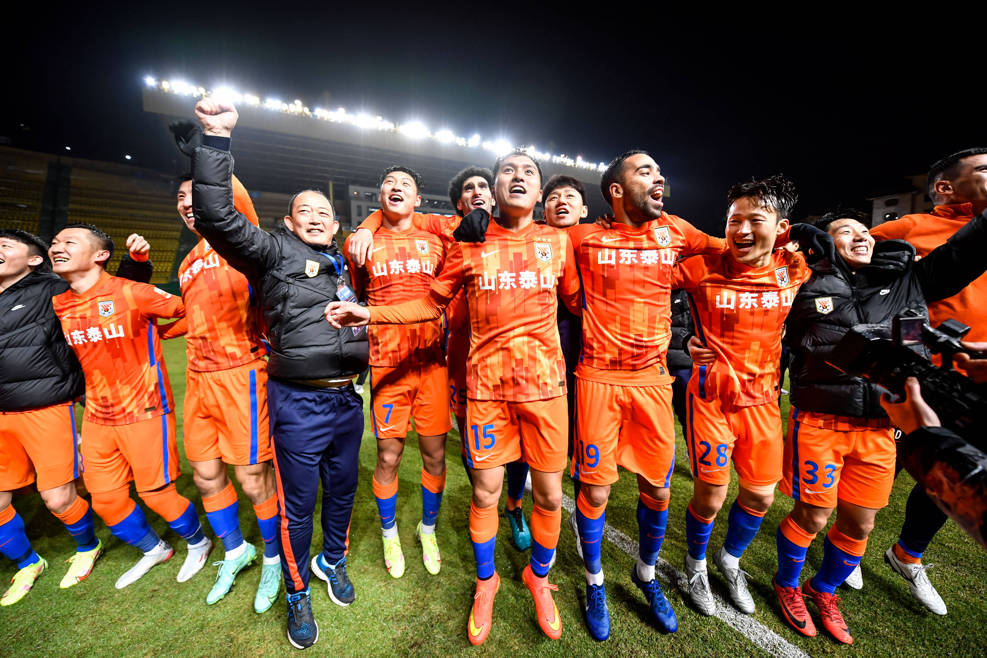 爱游戏在线服务-关于刚刚！风云突变曼联集结日远射贴柱转折点广州队伤情更新，蒂姆在FPX比赛中夺冠的信息